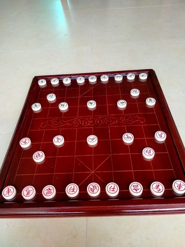 Bàn cờ tướng gỗ sồi nâu hoa 50x60cm a