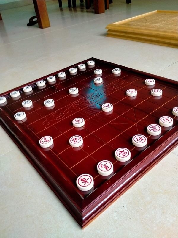 Bàn cờ tướng gỗ sồi nâu hoa 50x60cm d