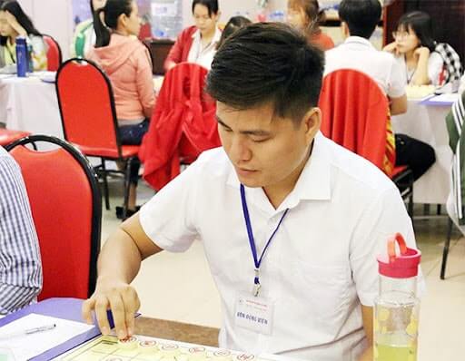 lại lý huynh cờ mù